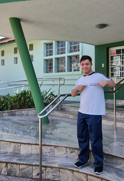 André é aluno da EE Maurício Murgel, em Belo Horizonte, e atleta paralímpico de natação.  Foto: Arquivo da Escola